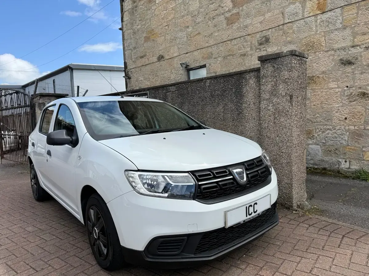 Used Dacia Sandero Acces 71 HP (52 kW) 2017 White Hatchback