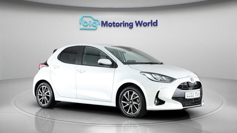 White Used 2022 Toyota Yaris Hybrid Design Hatchback | £15,288 (Super price) - Image 1/4