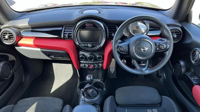 Used Mini Cooper Hatch 134 HP (98 kW) 2019 Black Hatchback