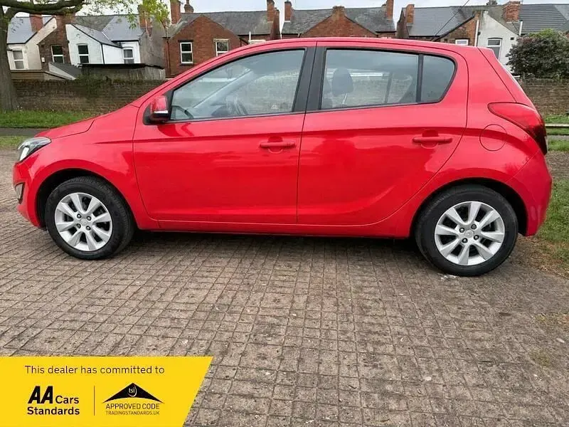 Begagnad Hyundai i20 Active 85 HK (62 kW) 2012 Röd Halvkombi