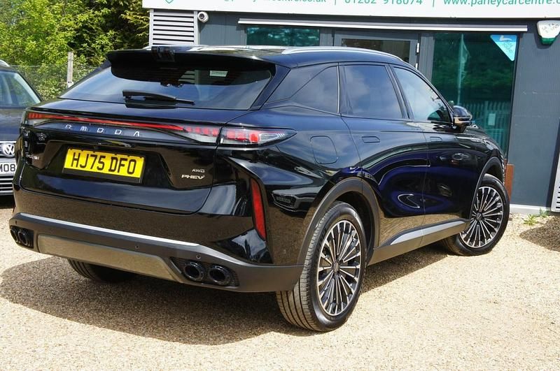 New Omoda 9 537 HP (394 kW) 2025 Black SUV