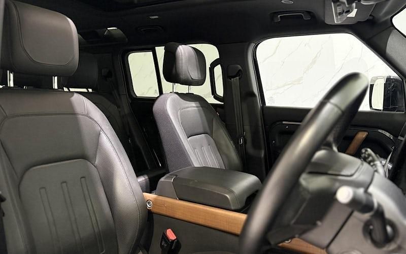 Used Land Rover Defender 404 HP (297 kW) 2024 SUV