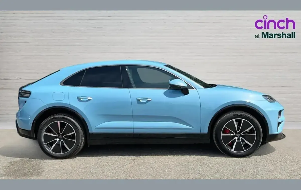 Used Porsche Macan 469 kW (639 HP) 2025 Blue SUV