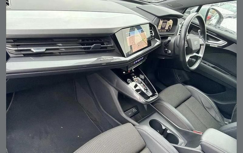 Used Audi Q4 e-tron S-Line 150 kW (204 HP) 2021 White SUV