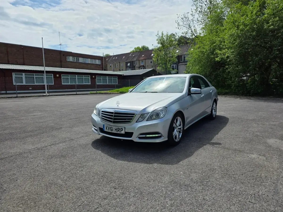 Usado Mercedes E250 Avantgarde 2011 Prateado Sedan
