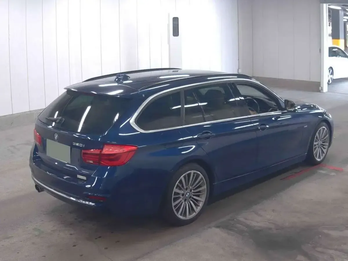 Used BMW 320 Luxury Line 2016 Blue Estate