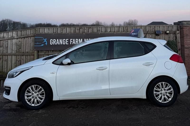 Used Kia Ceed 2016 White Hatchback