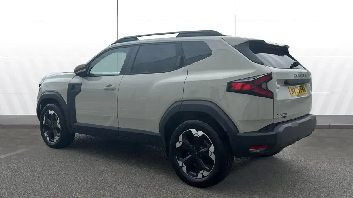 Used Dacia Duster Extreme 140 HP (102 kW) 2025 Cream Estate