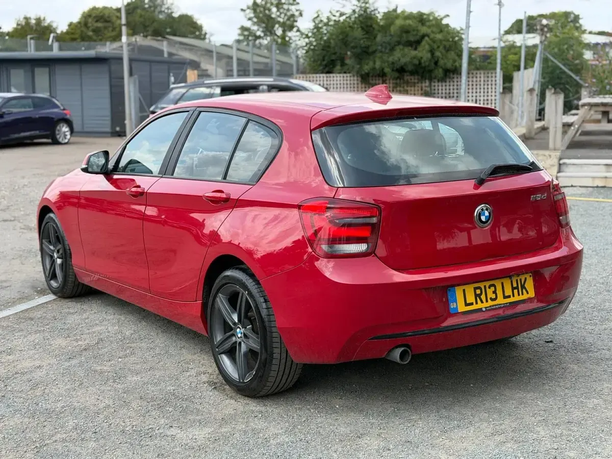 Used BMW 118 Sport Line 2013 Red Hatchback