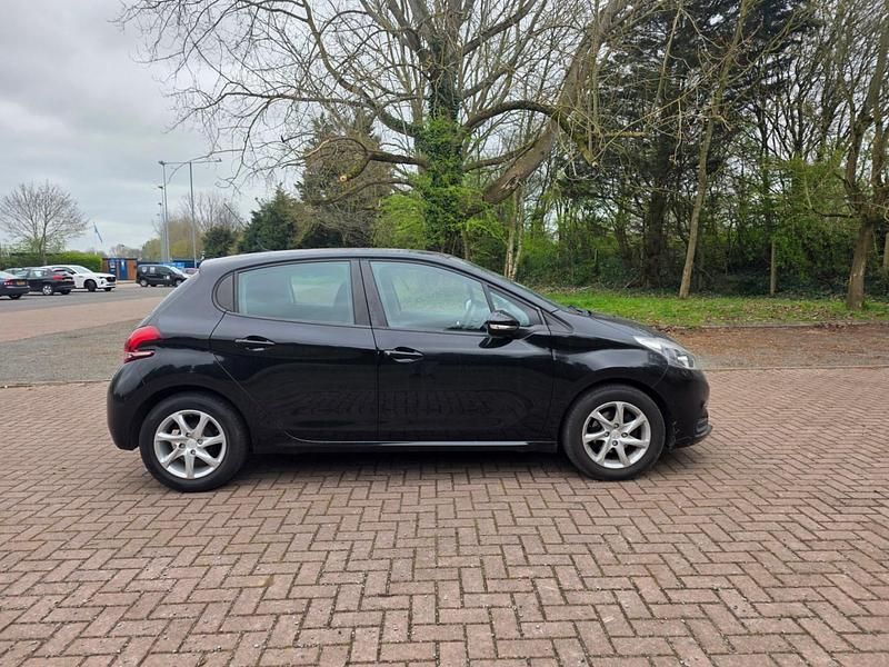 Used Peugeot 208 Active 82 HP (60 kW) 2015 Black Hatchback