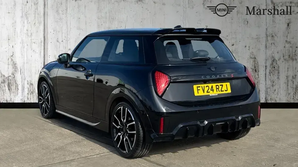 Używany Mini Cooper S Hatch 201 KM (147 kW) 2024 Czarny Hatchback