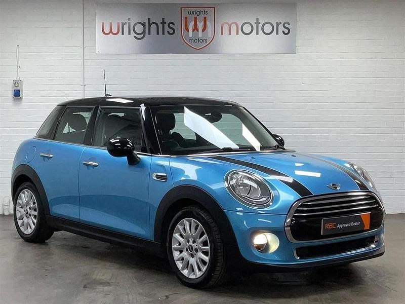 Begagnad Mini Cooper Hatch 2015 Blå Halvkombi
