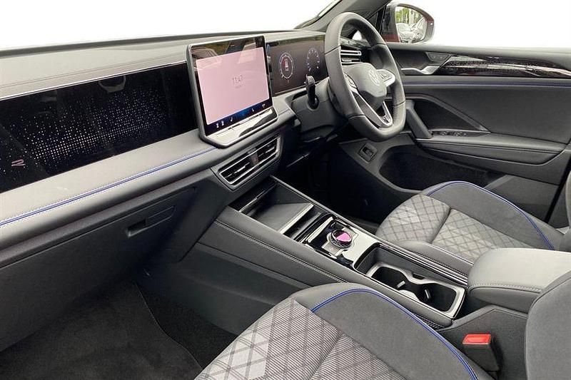 Used VW Tiguan R-line 150 HP (110 kW) 2025 Persimmon red SUV