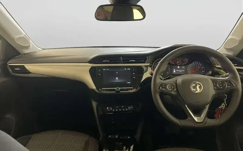 Usado Vauxhall Corsa Design Edition 101 HP (74 kW) 2023 Branco Citadino