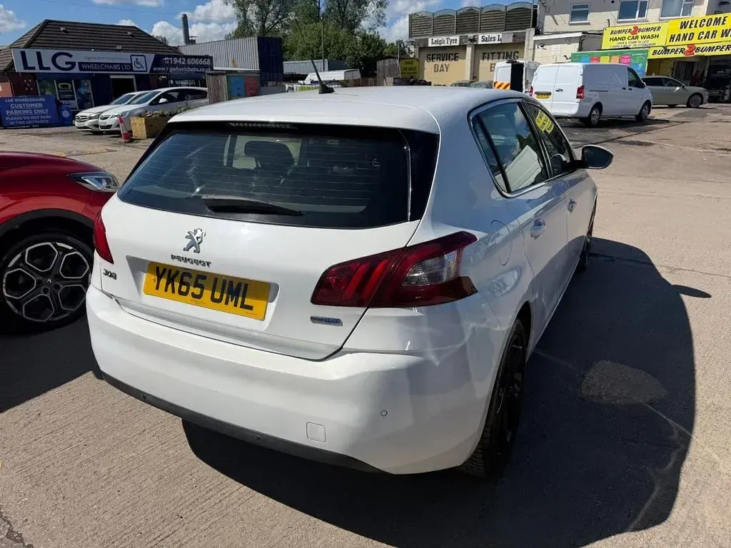 Used Peugeot 308 Allure 150 HP (110 kW) 2015 White Hatchback