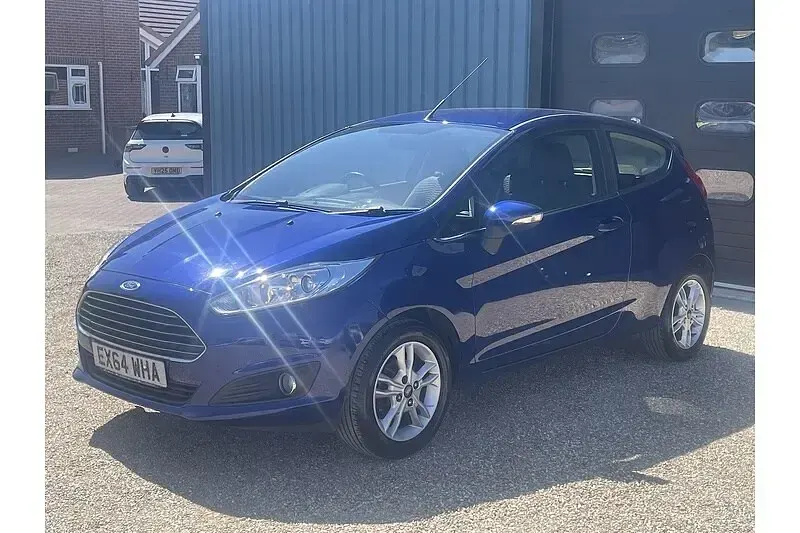 Używany Ford Fiesta Zetec 82 KM (60 kW) 2014 Niebieski Hatchback