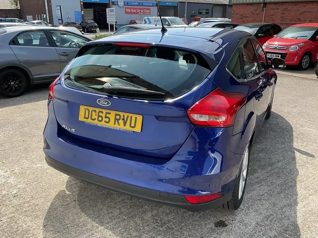 Used Ford Focus Titanium 120 HP (88 kW) 2016 Blue Hatchback