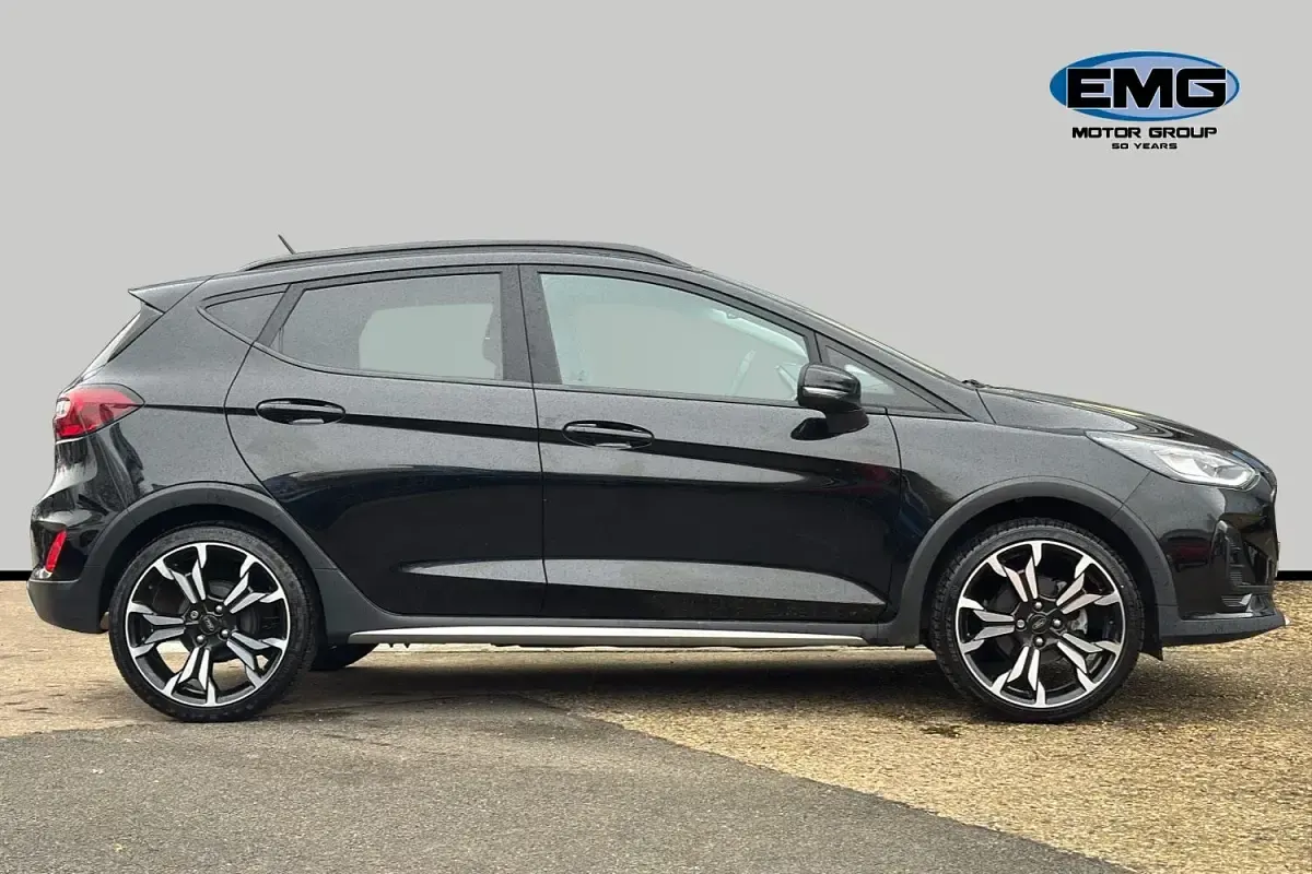 Usado Ford Fiesta Active X 100 CV (73 kW) 2023 Negro Utilitario