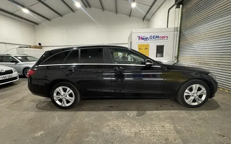 Usado Mercedes C220 Executive 170 HP (125 kW) 2015 Preto Carrinha