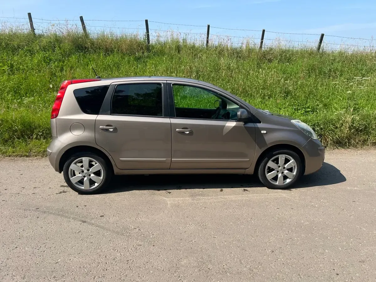 Used Nissan Note Tekna 110 HP (80 kW) 2008 Beige Hatchback