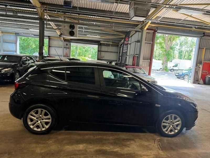 Used Vauxhall Astra Design Edition 110 HP (80 kW) 2015 Black Hatchback