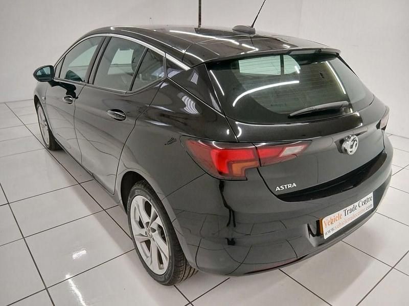 Used Vauxhall Astra SRi 100 HP (73 kW) 2018 Black Hatchback