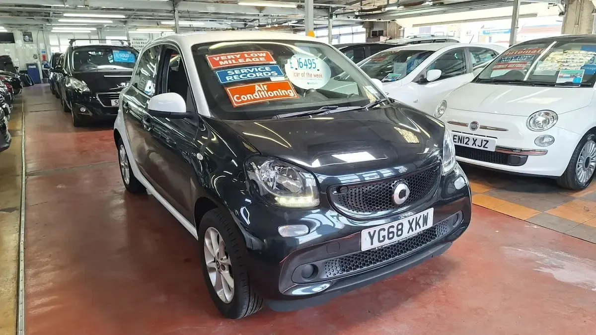 Used Smart ForFour Passion 71 HP (52 kW) 2018 White Hatchback