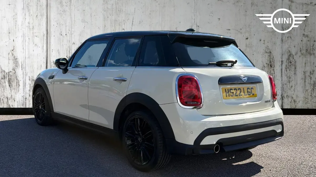 Used Mini Cooper Exclusive 136 HP (100 kW) 2022 Pepper white Hatchback