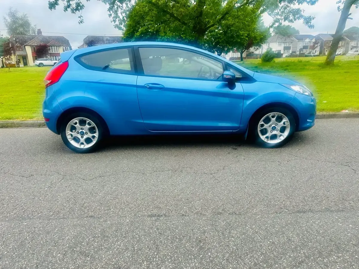 Used Ford Fiesta 70 HP (51 kW) 2012 Blue Hatchback