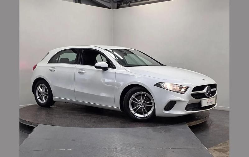 Used Mercedes A180 SE 134 HP (98 kW) 2019 White Hatchback