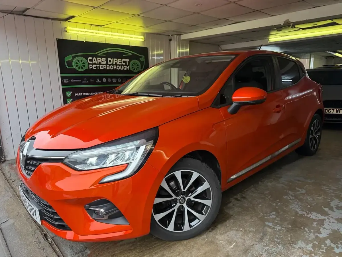 Used Renault Clio Iconic 100 HP (73 kW) 2020 Orange Hatchback