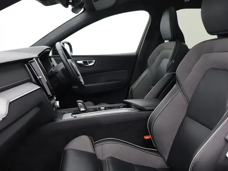 Used Volvo XC60 R-Design Pro 386 HP (283 kW) 2022 Grey SUV