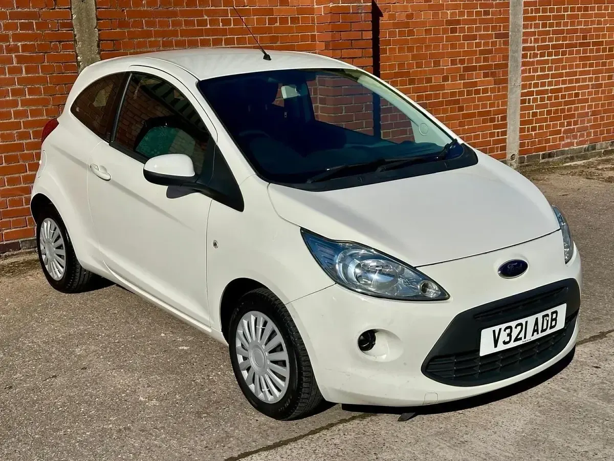 Used Ford Ka S 69 HP (50 kW) 2013 White Hatchback