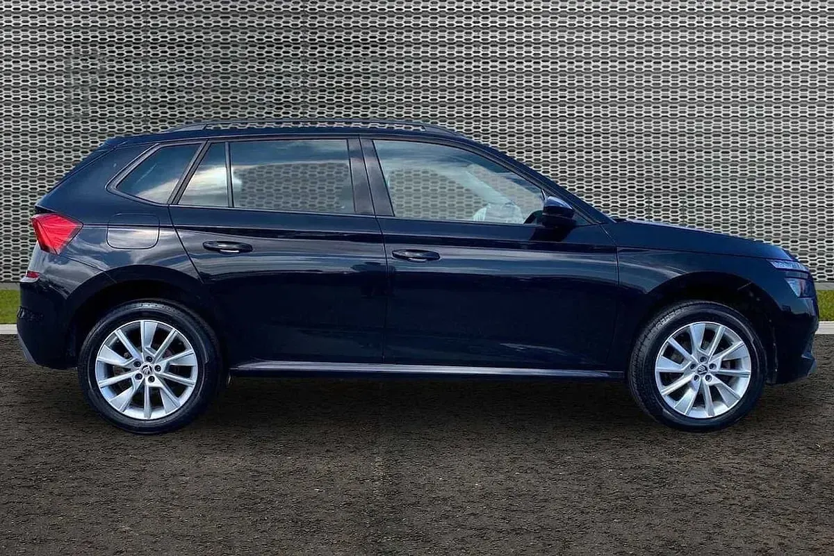 Used Skoda Kamiq SE Drive 81 HP (59 kW) 2023 Black magic pearl effect SUV