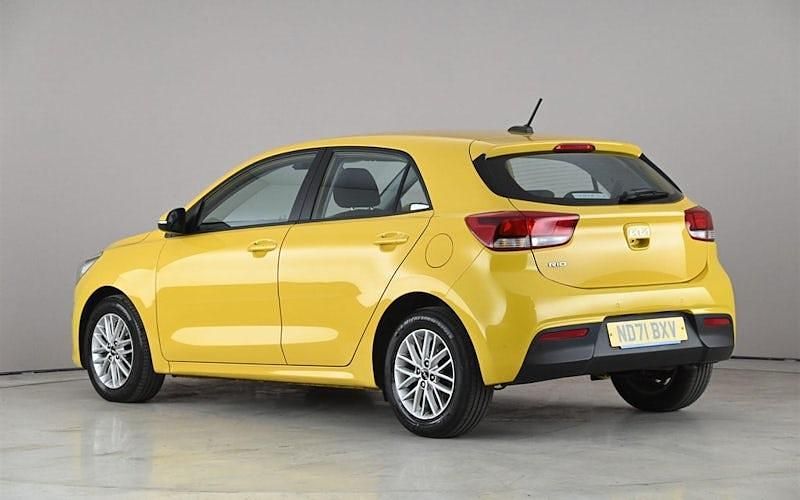 Używany Kia Rio 101 KM (74 kW) 2022 Żółty Hatchback