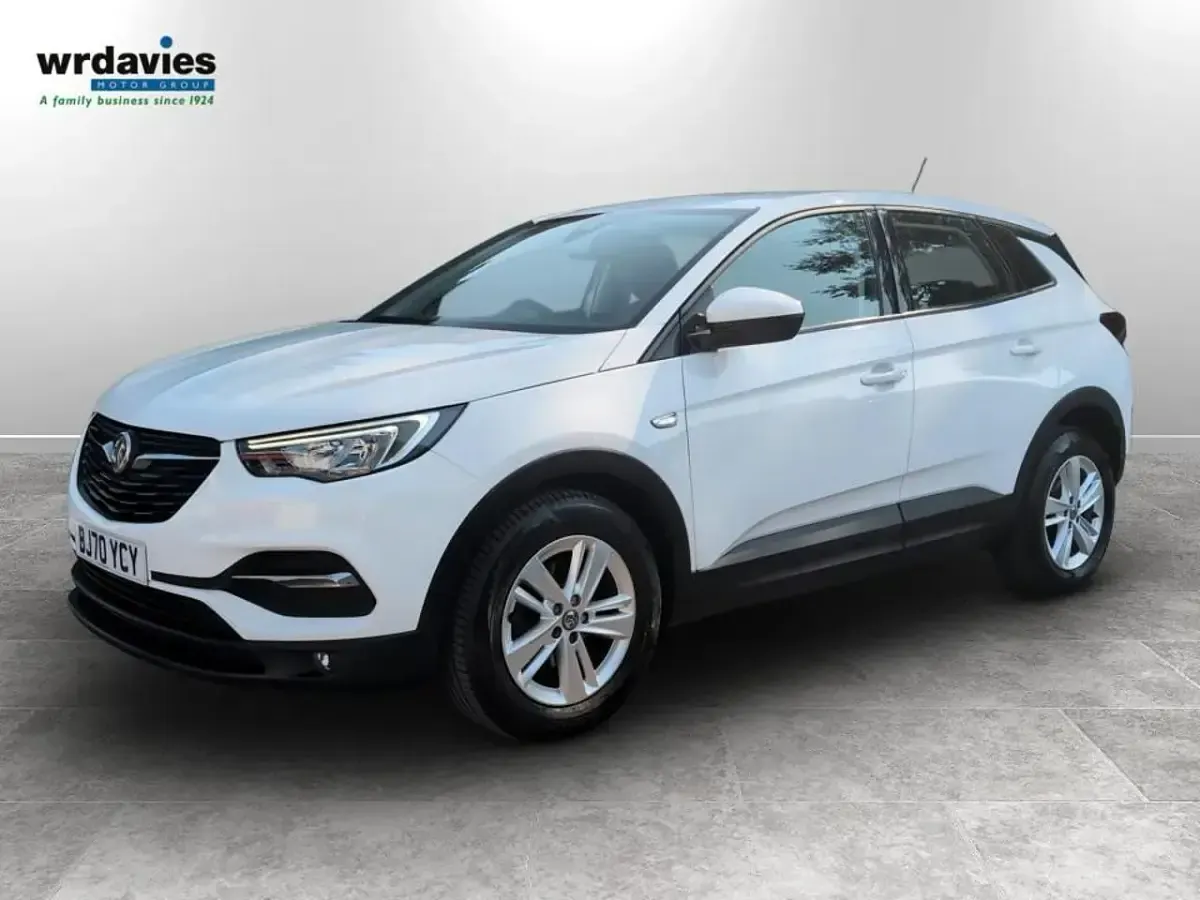 Used Vauxhall Grandland X S 130 HP (95 kW) 2020 White SUV