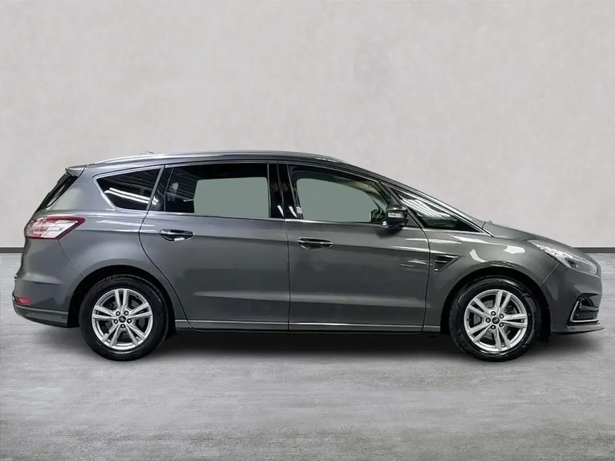 Used Ford S-MAX Titanium 190 HP (139 kW) 2023 Grey MPV