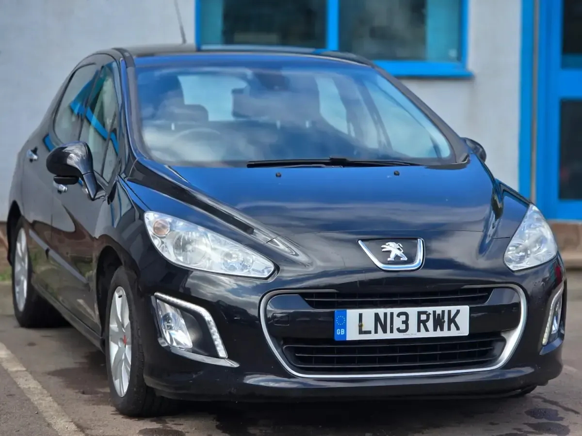 Second-hand Peugeot 308 Active 2013 Negru Hatchback