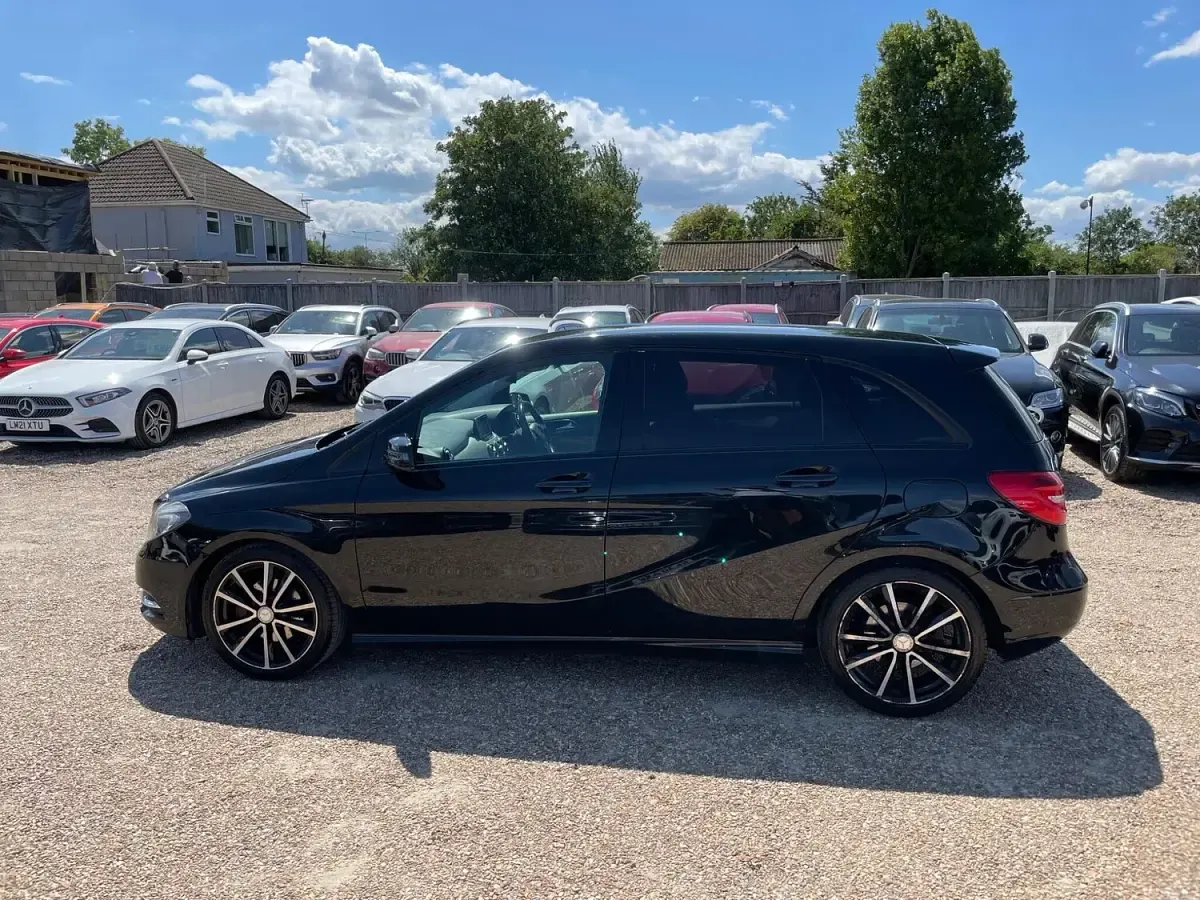Used Mercedes B180 107 HP (78 kW) 2013 Black Hatchback