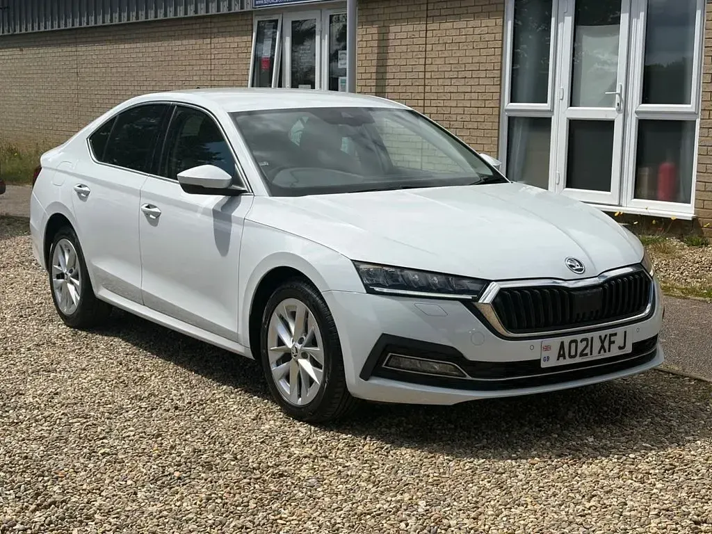 Używany Skoda Octavia SE L 116 KM (85 kW) 2021 Biały Hatchback