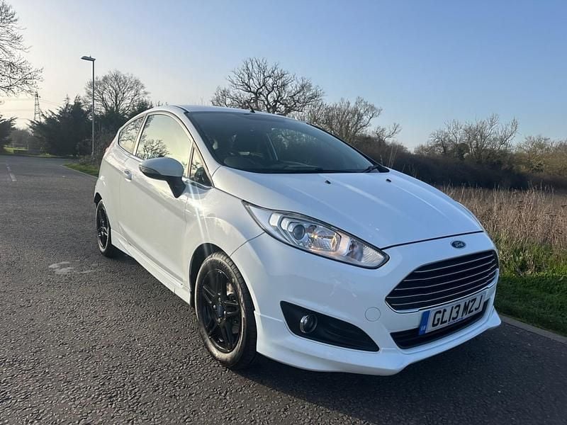 Used Ford Fiesta Zetec 2013 White Hatchback