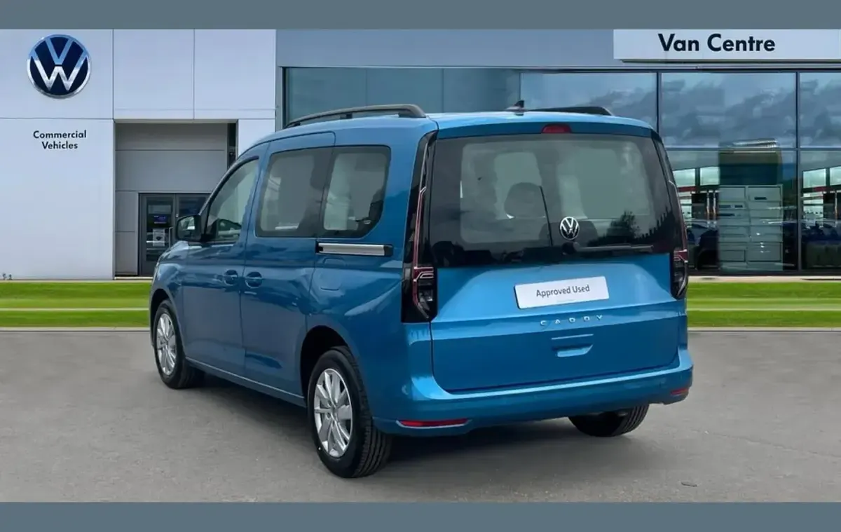 New VW Caddy Life 120 HP (88 kW) 2026 Blue MPV