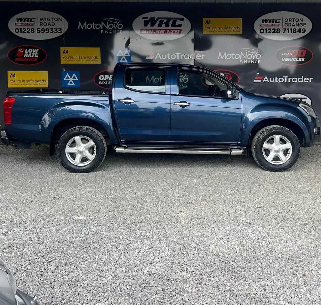 Used Isuzu Pick up 161 HP (118 kW) 2015 Blue Pickup