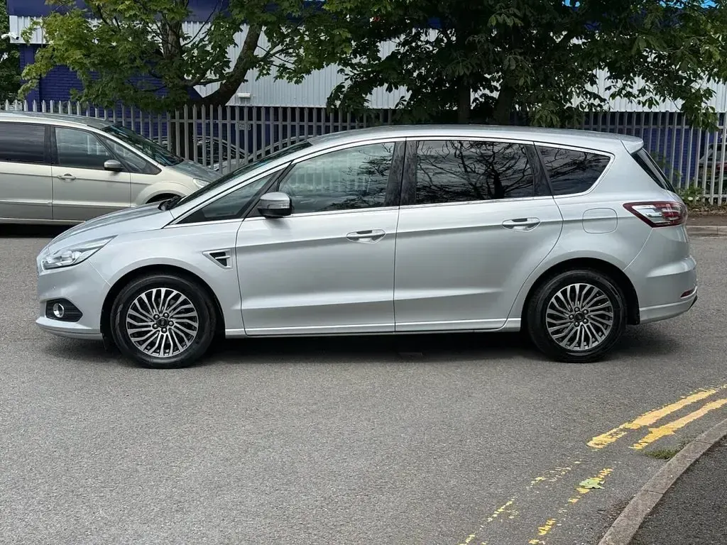 Used Ford S-MAX Titanium 190 HP (139 kW) 2019 Silver MPV