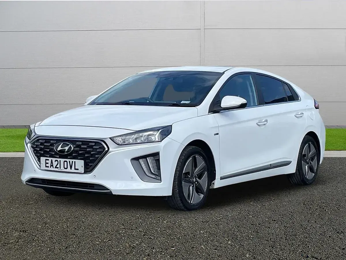 Used Hyundai Ioniq Premium SE 141 HP (103 kW) 2021 White Hatchback