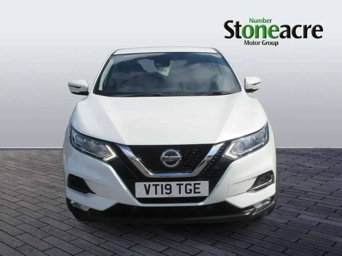 Used Nissan Qashqai Acenta Premium 115 HP (84 kW) 2019 White SUV