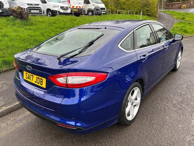 Begagnad Ford Mondeo Titanium 180 HK (132 kW) 2017 Blå Halvkombi