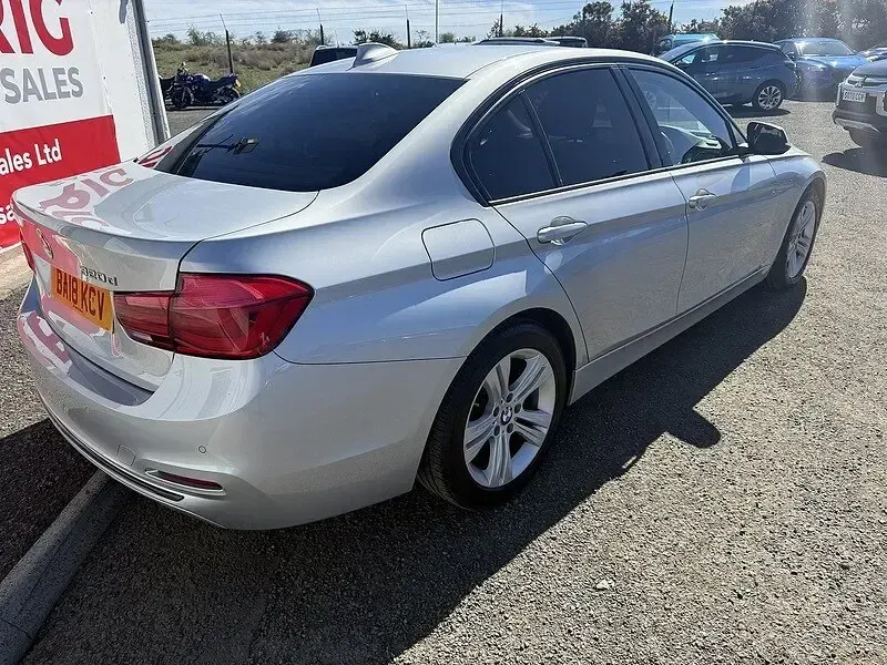 Begagnad BMW 320 Sport Line 190 HK (139 kW) 2018 Silver Sedan