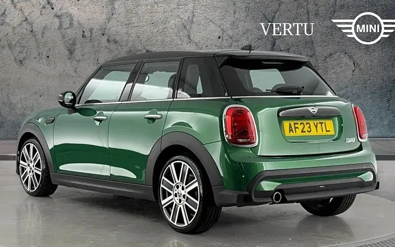 Used Mini Cooper Exclusive 136 HP (100 kW) 2023 Green Hatchback