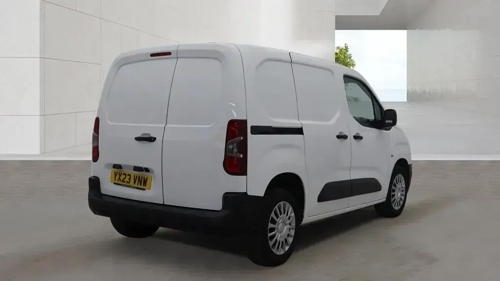 Used Toyota Proace 100 HP (73 kW) 2023 White MPV